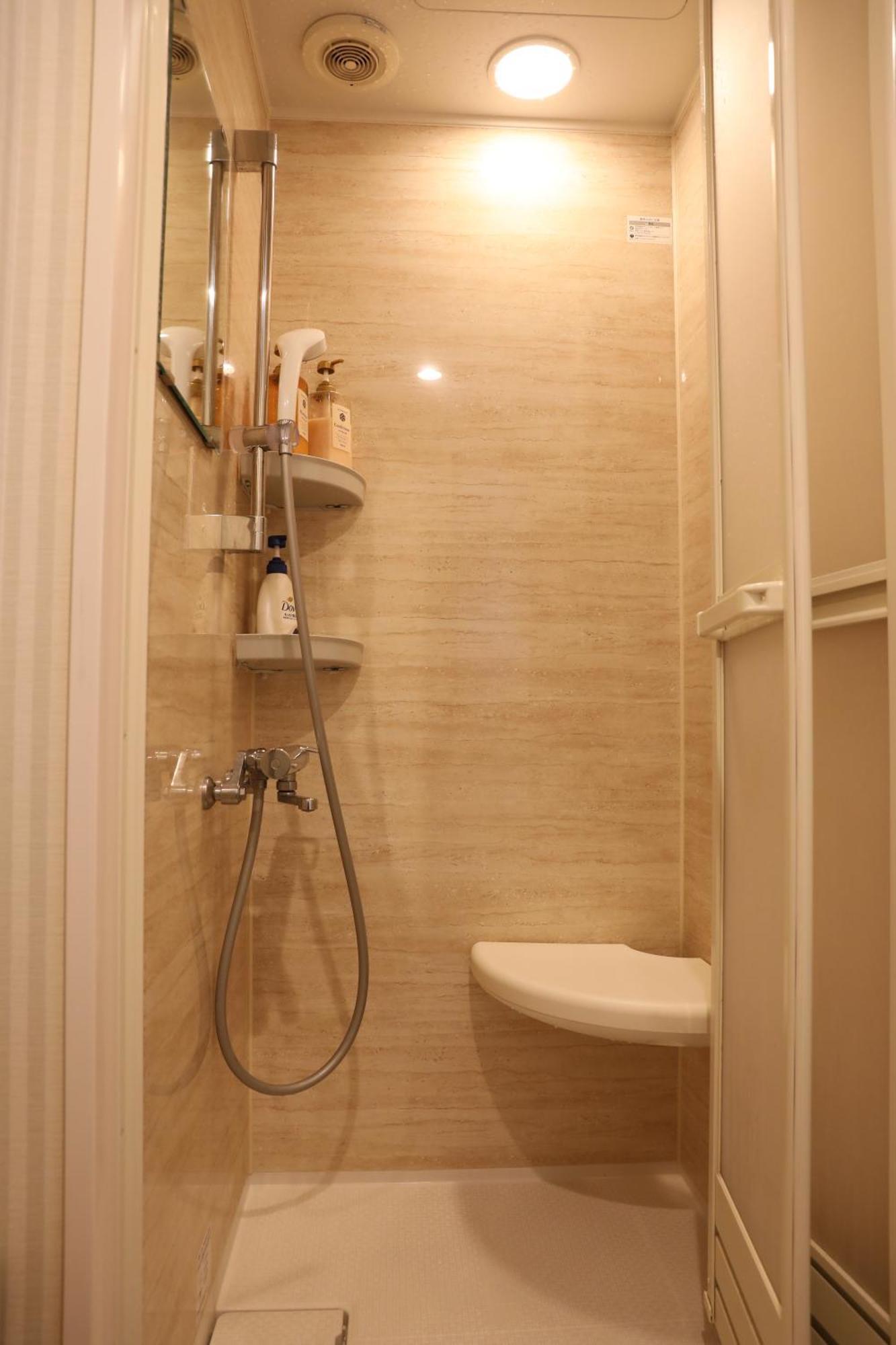 Guesthouse Yours โอซาก้า ภายนอก รูปภาพ